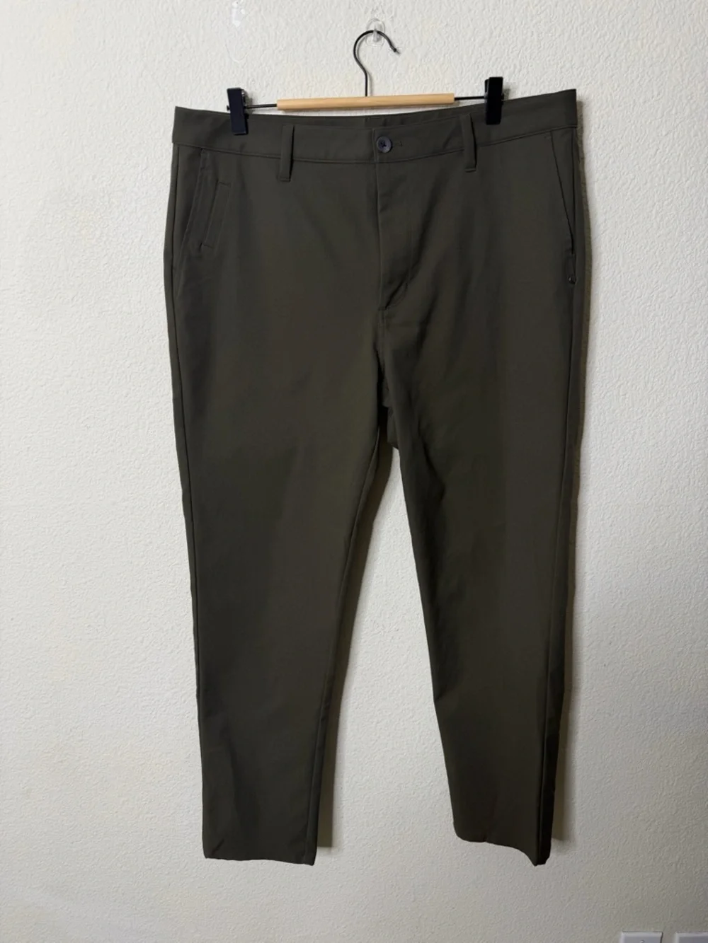 Vuori Mens Pants Cascade Tech Chino‎ Olive Dark Oregano Size 36